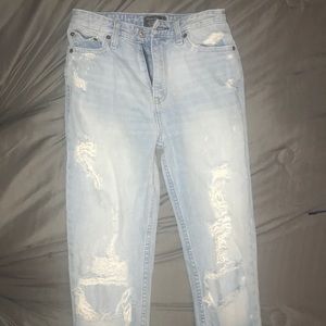 Abercrombie & Fitch High Ripped Girlfriend Jeans